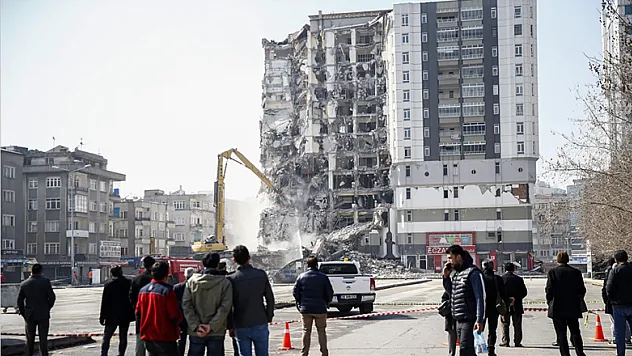 Depremden etkilenen 6 ilde bazı yerleşim yerleri 'Genel Hayata Etkili Afet Bölgesi' kabul edildi