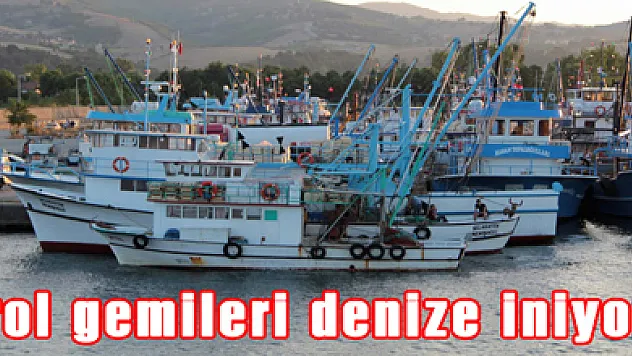 Trol gemileri denize iniyor