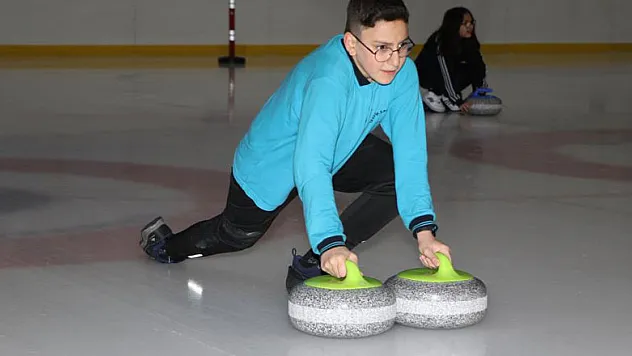 'Buzda Satranç Curling Projesi'nde 1300 öğrenciye eğitim