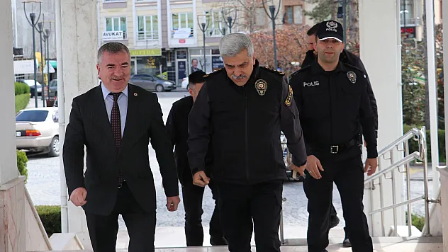 Özdemir: 'Gecesini gündüzüne katan polisimize başarılar diliyorum'