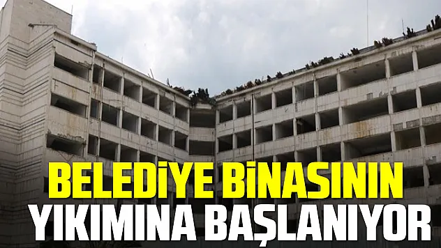 Samsun'da belediye binasının yıkımına başlanıyor