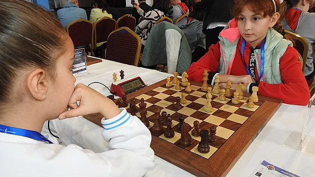 Türkiye Küçükler ve Yıldızlar Takım Satranç Şampiyonası Çeşme'de başladı