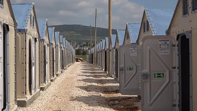 Pazarcık'ta yaşam alanları çoğalıyor: Jandarma ekipleri depremzedeler için çadır kuruyor