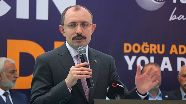 Ticaret Bakanı Muş'tan Davutoğlu'na eleştiri: 'Elinde ne var ne yok fırlatıyor'