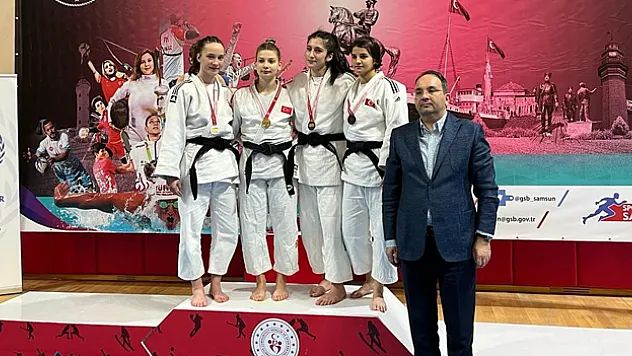 Yunusemreli judocular, Samsun'dan üç madalya ile döndü
