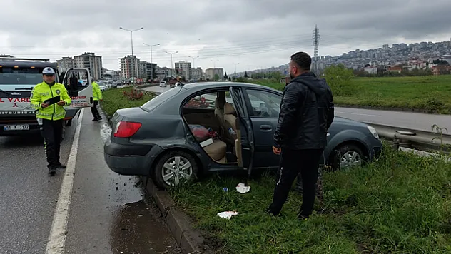 Yağmurdan kayganlaşan yolda 3 araçlı kaza: 1 yaralı