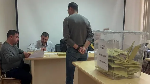 Sınır kapılarında oy verme işlemi devam ediyor