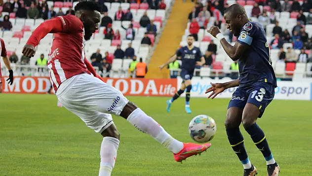 Fenerbahçe Sivas'ta istediğini aldı