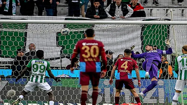 Konyaspor sahasında Trabzonspor'u 2-1 yendi