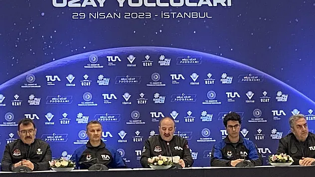 Bakan Varank: 'Uzay yolcularımızın uzay ile buluşma zamanı olarak 2023 yılı son çeyreği planlanıyor'