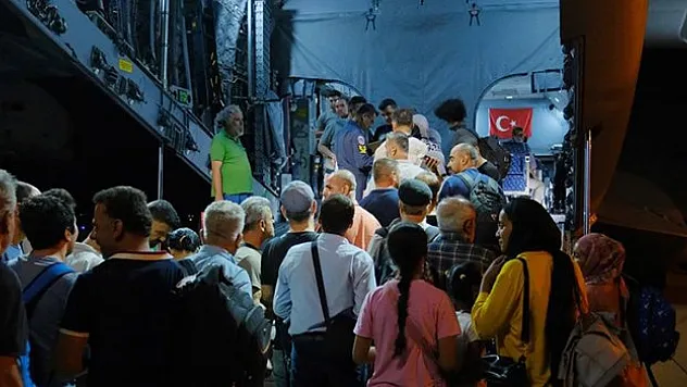 Sudan'dan tahliye edilen Türk vatandaşları Ankara'ya getirildi