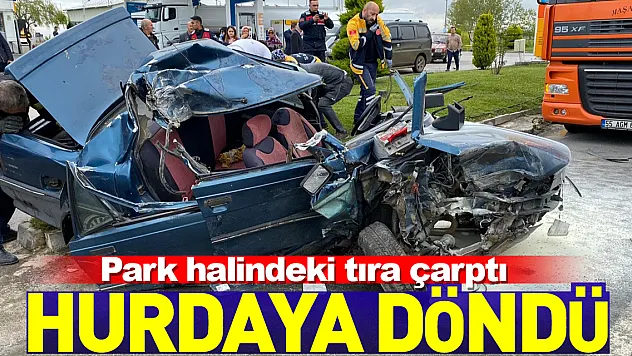 Otomobil park halindeki tıra çarptı: 3 yaralı