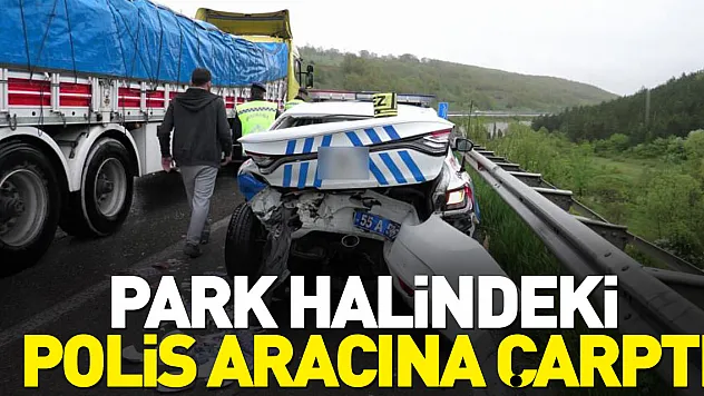 Samsun'da otomobil park halindeki polis aracına çarptı: 2 yaralı