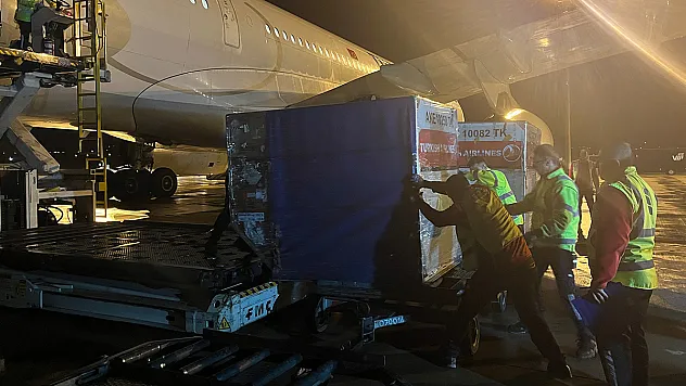 Yurt dışında kullanılan oylar Türkiye'ye getirilmeye başlandı