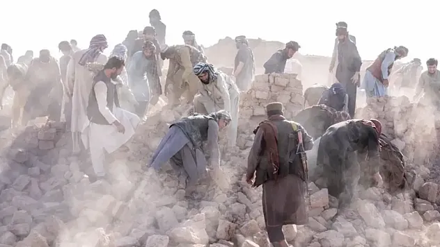 Afganistan'da 6.0 büyüklüğünde deprem!