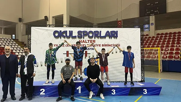 Ağrılı Osman halterde Türkiye şampiyonu oldu