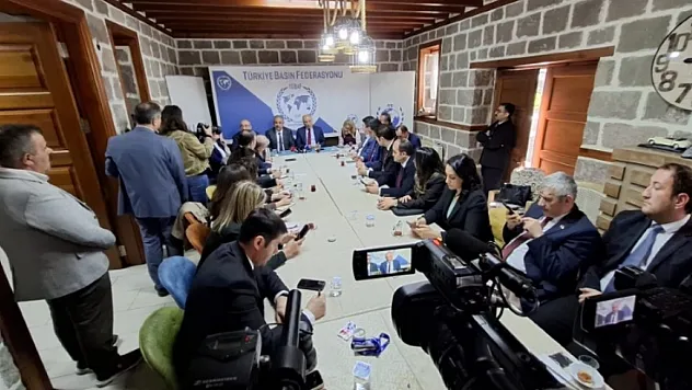 AK Parti'de Yeni Anayasa Mesaisi: 'Birinci Aşama Tamamlanmak Üzere'