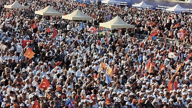 AK Parti'nin 25. yıl mitingine vatandaşlardan yoğun ilgi