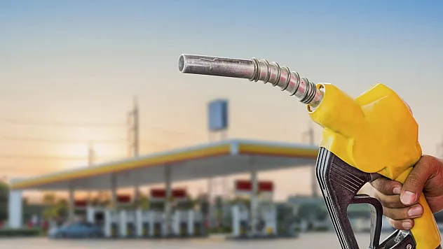 Akaryakıta indirim geldi ama zam kapıda! 14 Nisan 2026 benzin, motorin ve LPG fiyatları açıklandı