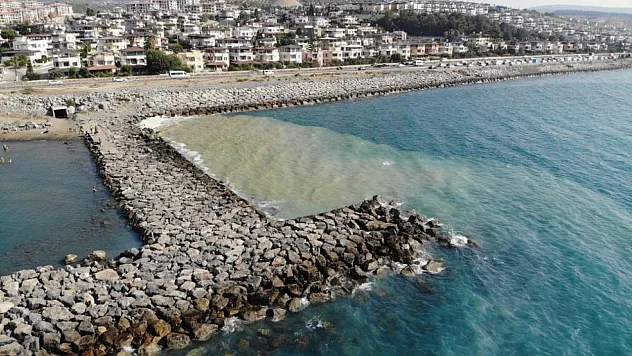 Akdeniz'de suyun yüzeyinde oluşan beyaz tabaka tedirgin etti