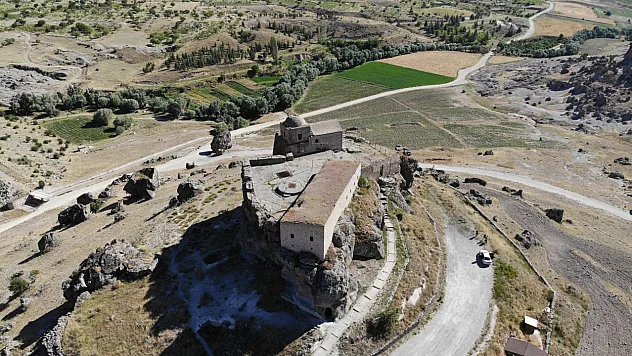 Aksaray'daki 200 yıllık Yüksek Kilise tarihe ışık tutuyor