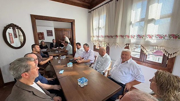 Alaçam Belediye Meclisi yeni açılan Kitap Kafe'de toplandı