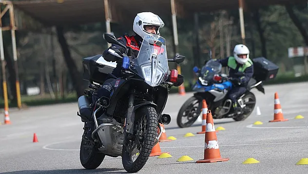 Alaçam'da motosikletlilere trafik güvenliği eğitimi