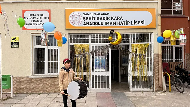 Alaçam'da okullar ramazan için süslendi