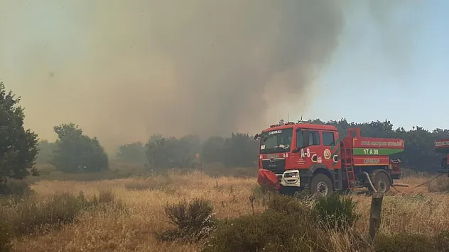 Alevler Tarım Arazisini Sardı! Müdahale Havadan ve Karadan Sürüyor