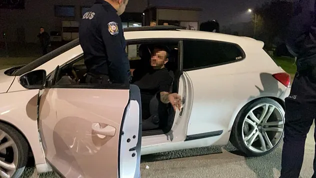 Alkollü sürücü uygulamada alkol almaya devam etti, babası çılgına döndü