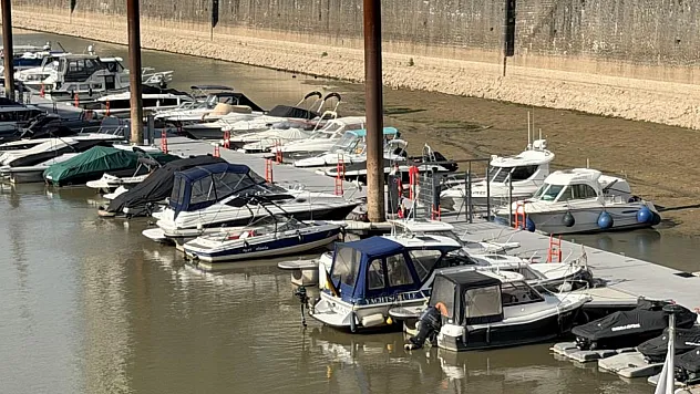Almanya'da alarm veren gelişme: Ren Nehri'nde su seviyesi tarihi seviyelere geriledi