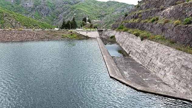 Almus Barajı'nda gece yarısına işaret edildi! Taşmaya son 14 cm kaldı