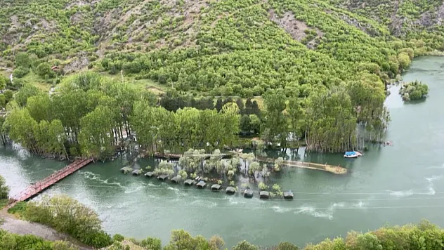 Almus Barajı taştı: Çocuk parkı ve otopark sular altında kaldı