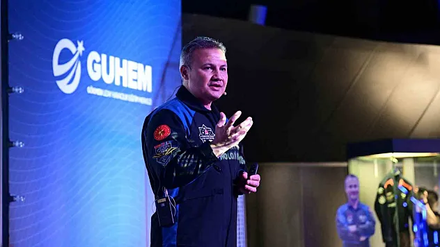 Alper Gezeravcı gençlerle buluştu