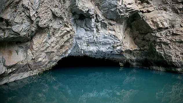 Altınbeşik Mağarası'nda Yer Altındaki Turkuaz Güzellik