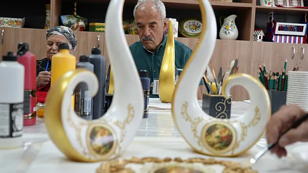Alzaymır hastaları el sanatlarıyla sosyalleşiyor