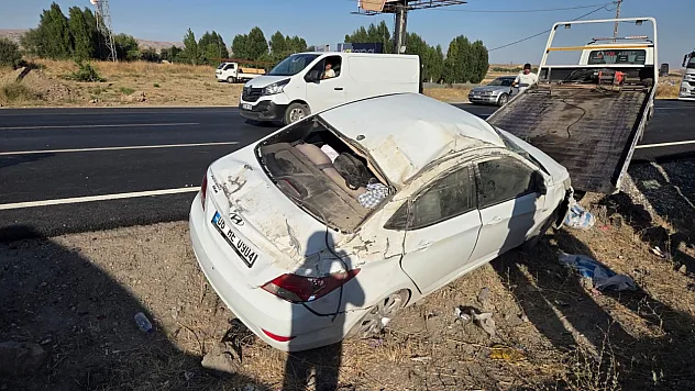 Ankara'da feci kaza: Kontrolden çıkan otomobil takla attı, 2'si çocuk 4 yaralı