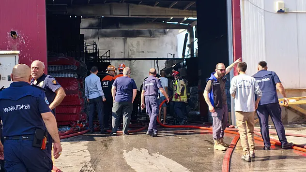 Ankara'da kimyasal ürün fabrikasında yangın: Alevler yan tesise sıçradı