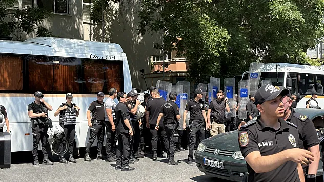 Ankara'da NATO karşıtı eyleme polis müdahalesi