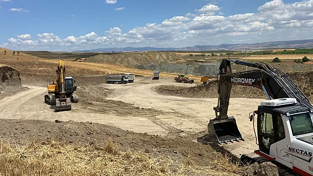 Ankara-Samsun hızlı demir yolu projesinin 'Delice-Çorum' etabındaki çalışmalar hız kesmiyor