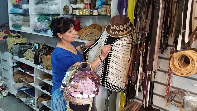 Annesinden öğrendiği sanatı kadınlara öğretti, onlarca kişiye gelir kapısı oldu