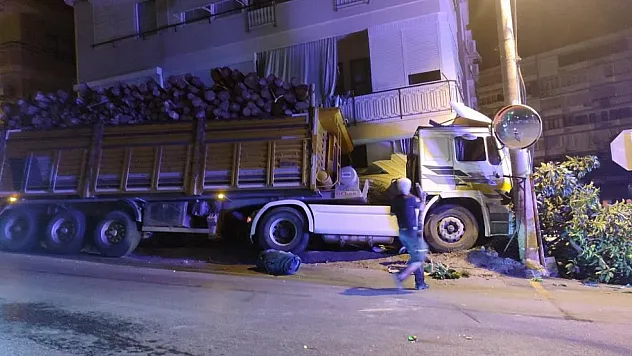 Antalya'da faciadan kıl payı kurtuldular !