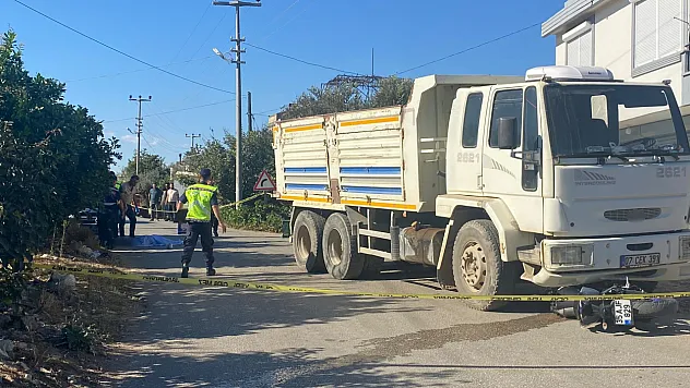Antalya'da Motosiklet-Kamyon Kazası: 1 Ölü