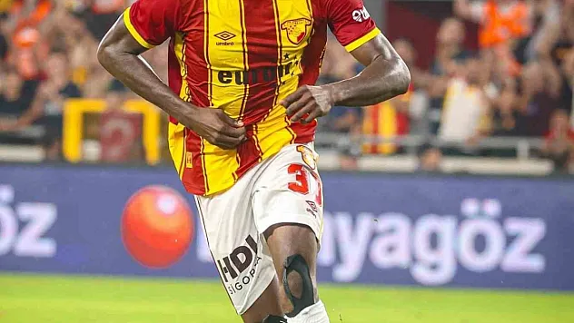 Anthony Dennis, Al-Jazira Club'a transfer oldu