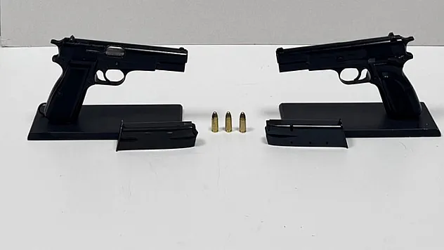 Aracın yedek lastiğine gizlenen silah ele geçirildi