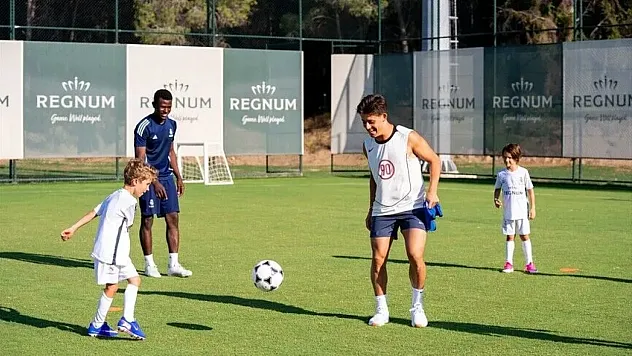 Arda Güler'den Minik Futbolculara Sürpriz Ziyaret
