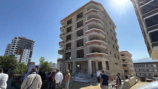 Asansör Boşluğuna Düşen Usta Hayatını Kaybetti