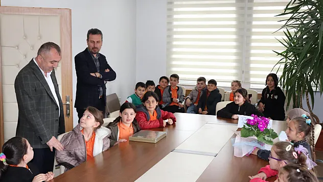 Asarcık Belediyesi öğrencileri ağırladı