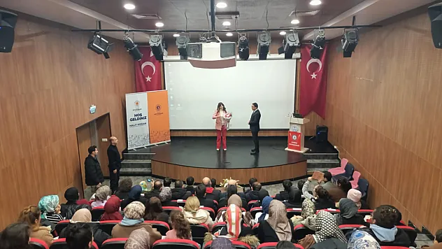 Asarcık'ta ebeveynlere rehber söyleşi: 'Sınır var, sinir yok'