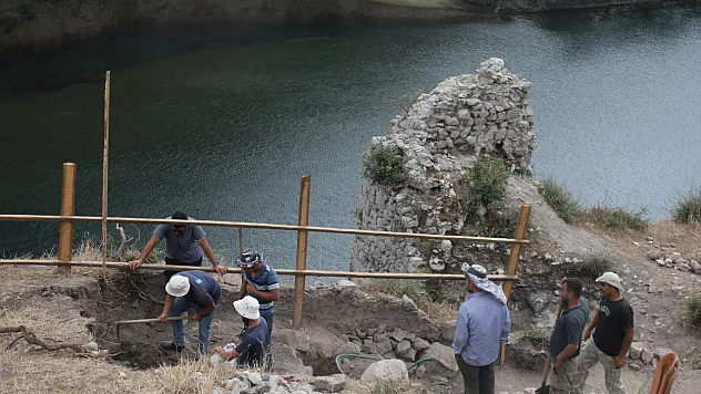 Asarkale'deki Kazılar Tarihe Işık Tutuyor